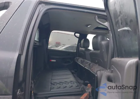 2003 Chevrolet Avalanche 1500 из США, поврежденный, VIN 3GNEK13T23G190631